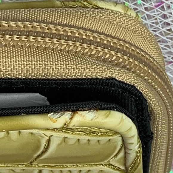 ๐ Kenneth Cole Reaction Clutch Wallet - Picture 5 of 7